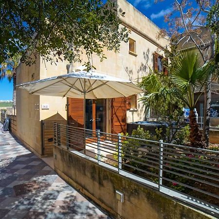 Getawaynpetto Private Duplex Maisonette With Jacuzzi Hot Tub Mgarr Exterior photo