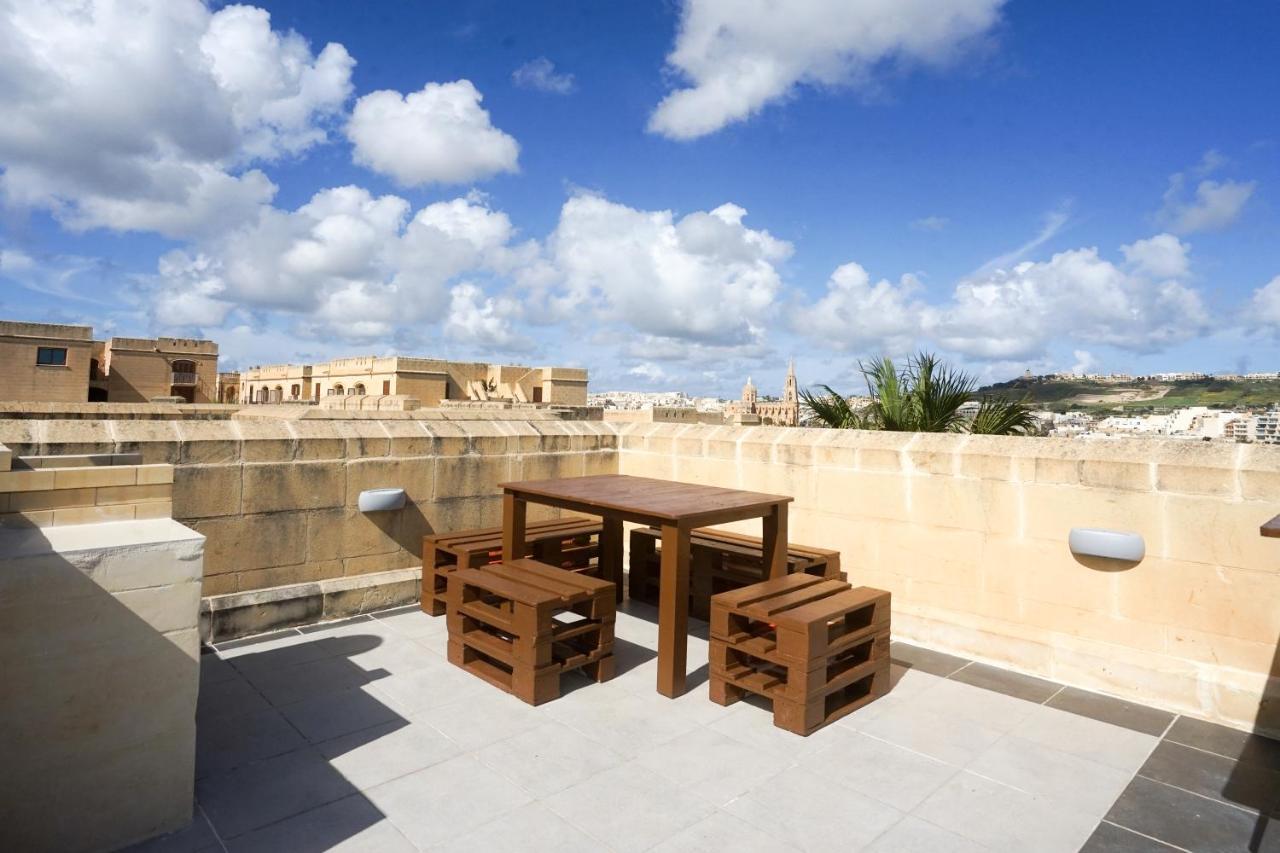 Getawaynpetto Private Duplex Maisonette With Jacuzzi Hot Tub Mgarr Exterior photo